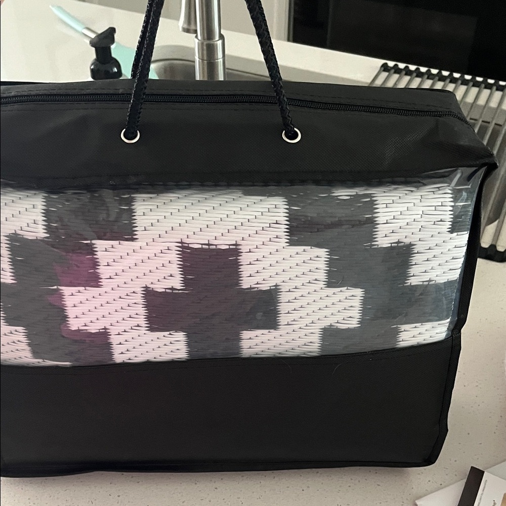 Outdoor rug. Brand new. - Picture 2 of 3